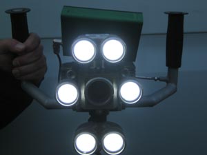 Kép 3. Rausch típusú kézi kamera világítással